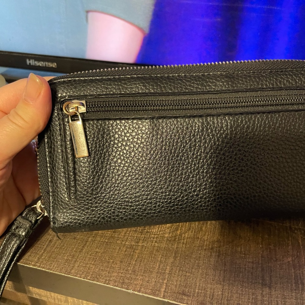 Woman’s Wallet - Picture 2 of 5